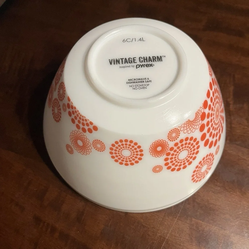 Pyrex Vintage Charm SPOT ON Mixing Bowls Set of 2 Orange White Medallion Dot